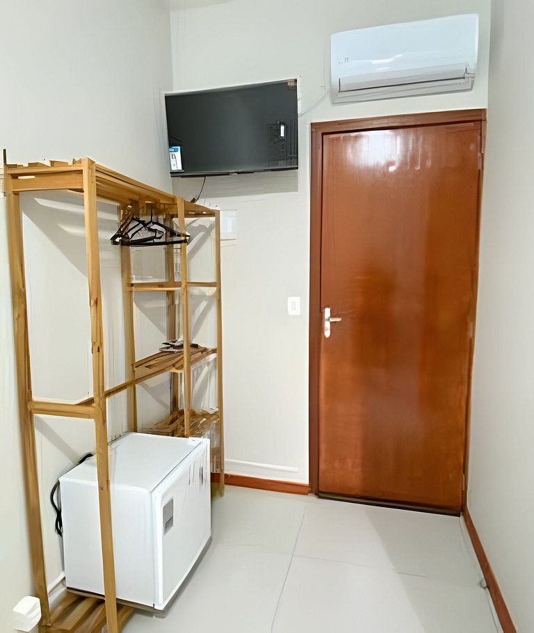 Suítes para até 20 pessoas. Ar, TV, Frigobar, WIfi