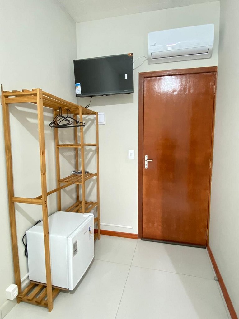Suítes para até 20 pessoas. Ar, TV, Frigobar, WIfi
